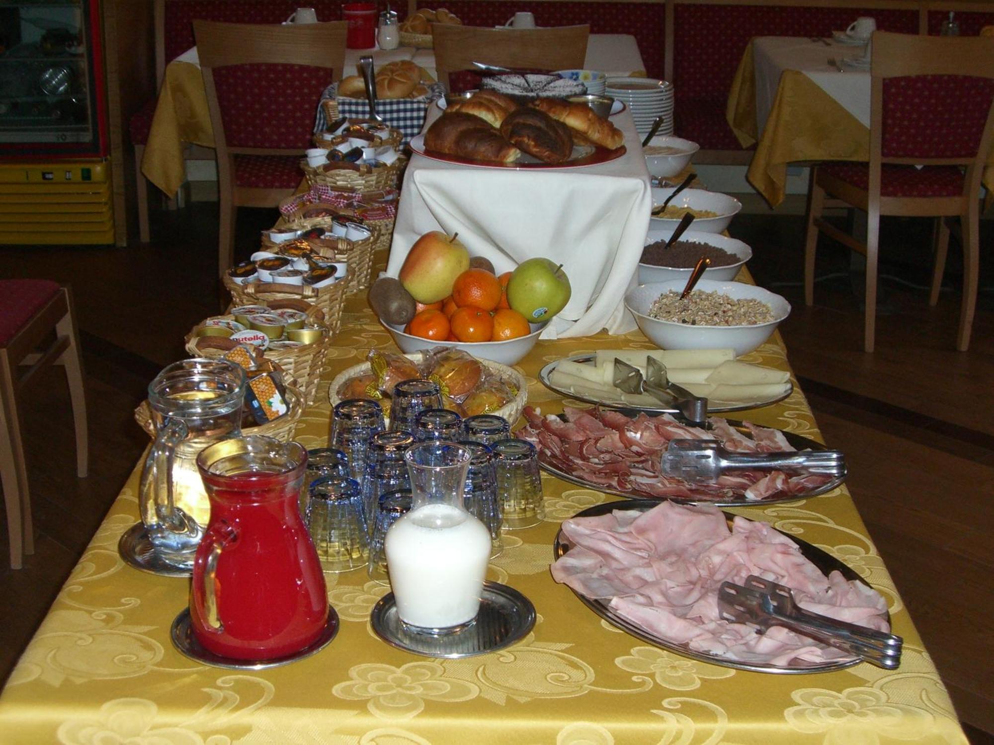 Garni Val Udai *